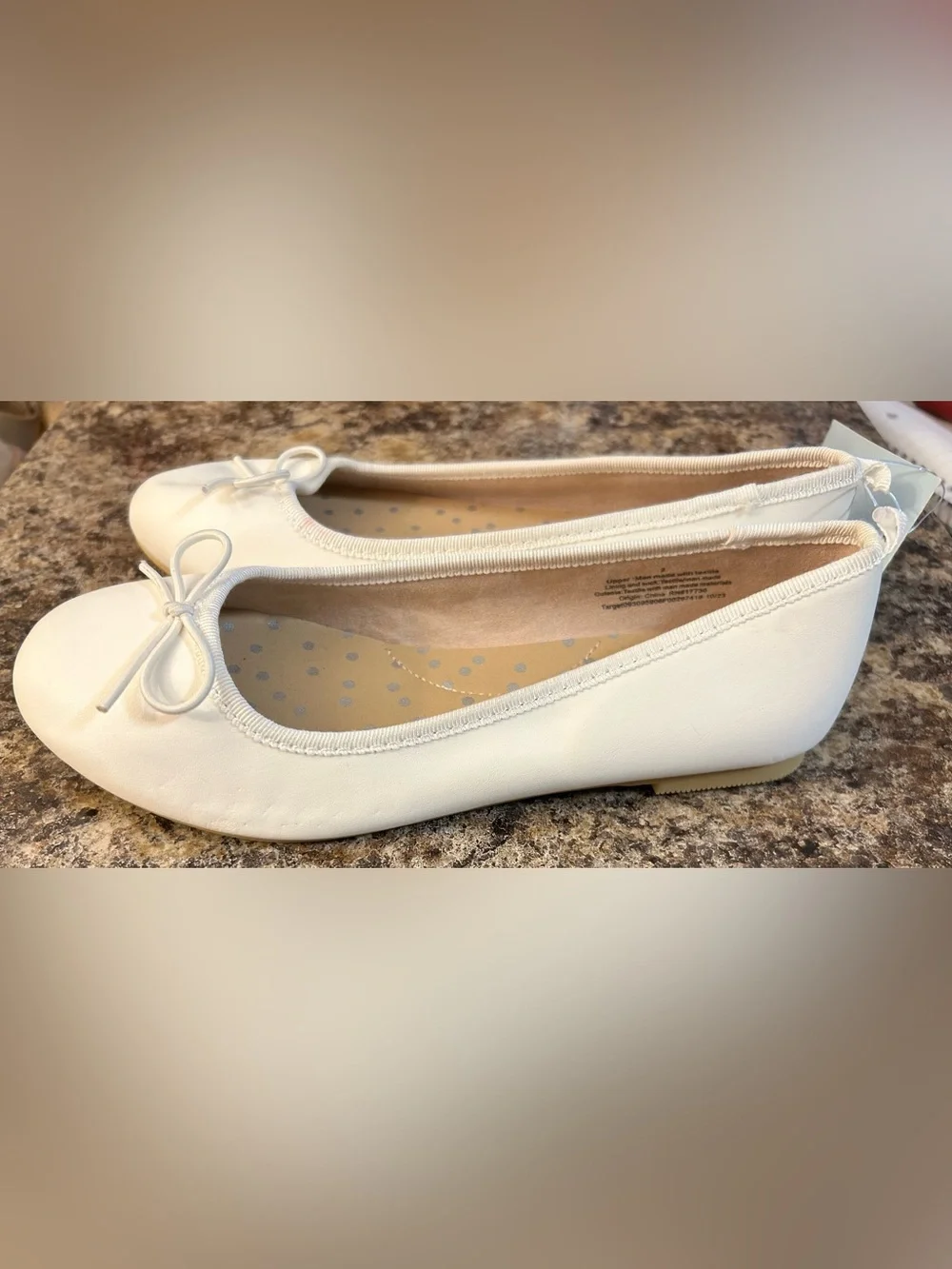 Cat & Jack Girls White Dress Shoes with bow Diana Size 2 FLAWED